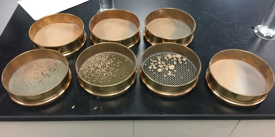 Analyse granulométrique par tamisage et hydromètre à Bourg-en-Bresse